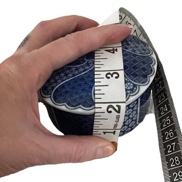 Sometsuke Japanese Porcelain Box
Cobalt Transfer Ware Takahashi blue and white - Picture 9 of 11